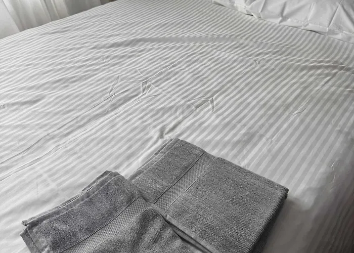 Fully-furnished 1-br Unit Manila