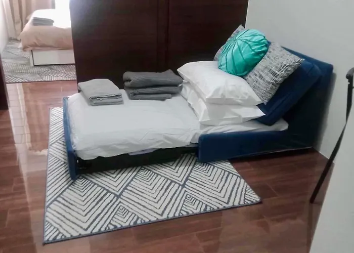 Fully-furnished 1-br Unit Manila
